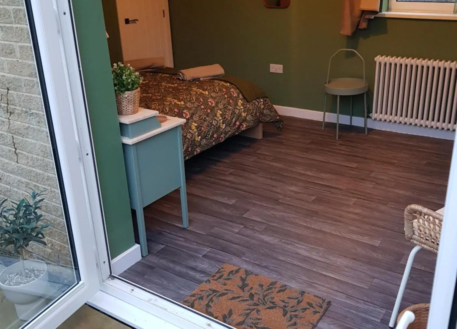 Penzion Farsley Guest Room Seperate Entrance With Double Bedroom And Private Shower Room