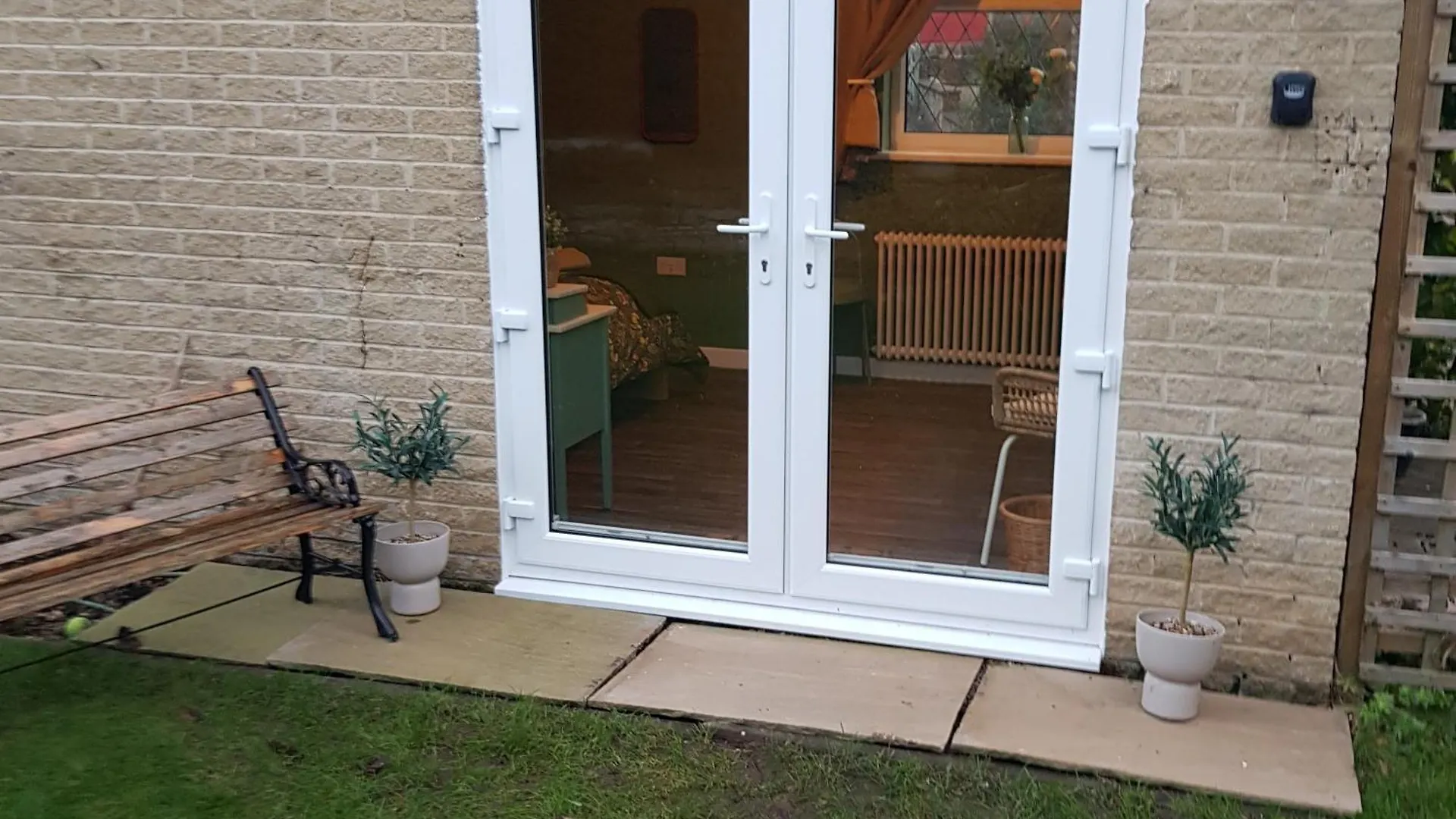 Farsley Guest Room Seperate Entrance With Double Bedroom And Private Shower Room Velká Británie