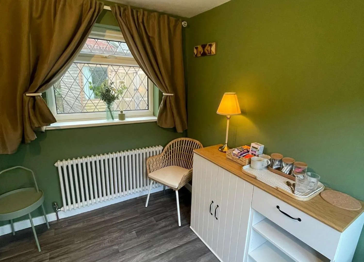 Farsley Guest Room Seperate Entrance With Double Bedroom And Private Shower Room